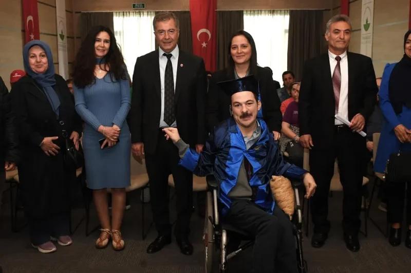 Okuma aşkı engel tanımadı