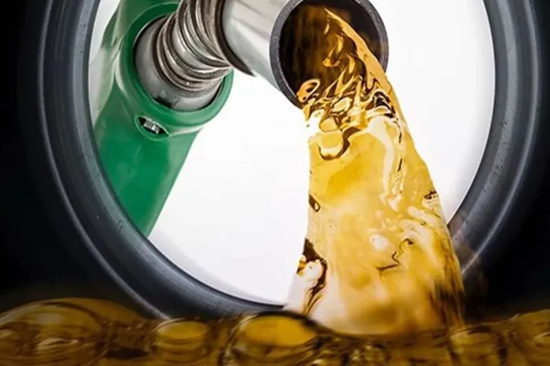 Benzin fiyatlarına 1,50 TL zam! Motorin yolda