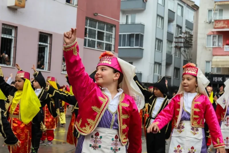 Bursa Gemlik’te 1470 öğrenci sanatla buluşuyor