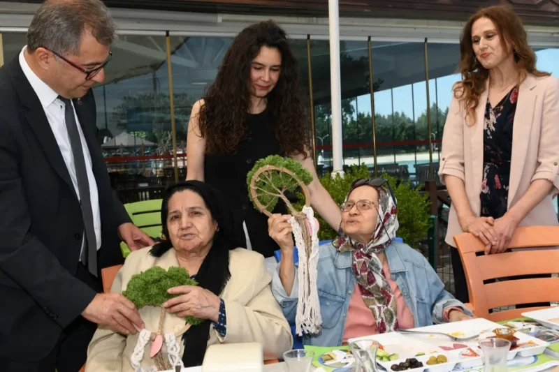 Bursa Osmangazi’de alzheimer hastaları için Anneler Günü kutlaması