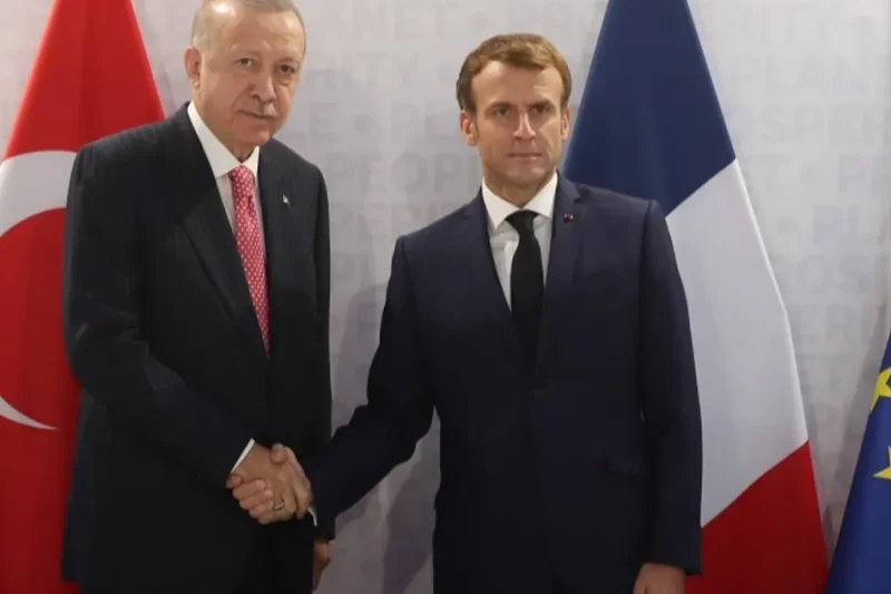 Erdoğan, Macron’la görüştü