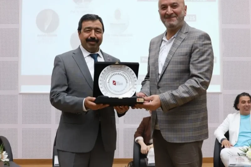İzmir Kâtip Çelebi Üniversitesi tarafından aile paneli düzenlendi