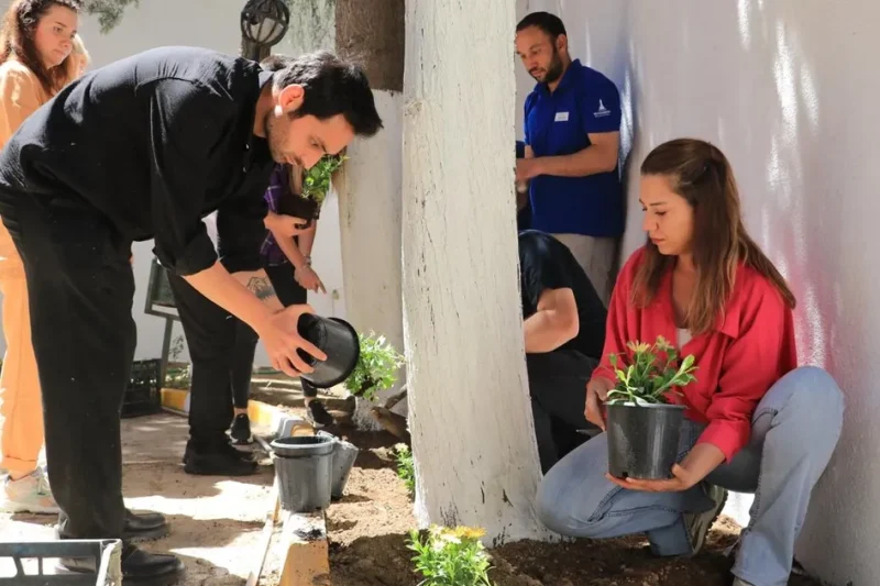 İzmir’de öğrenciler istedi Büyükşehir ekipleri yaptı
