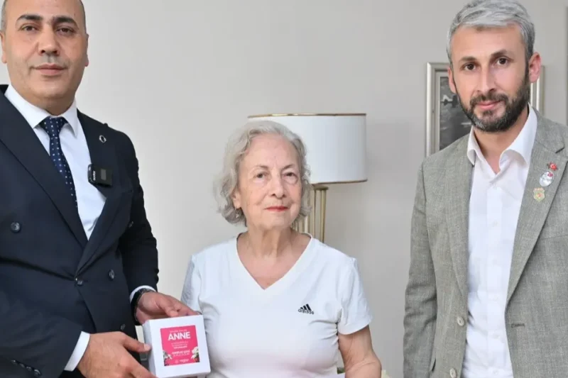 Manisa’da şehit annelerine Anneler Günü ziyareti